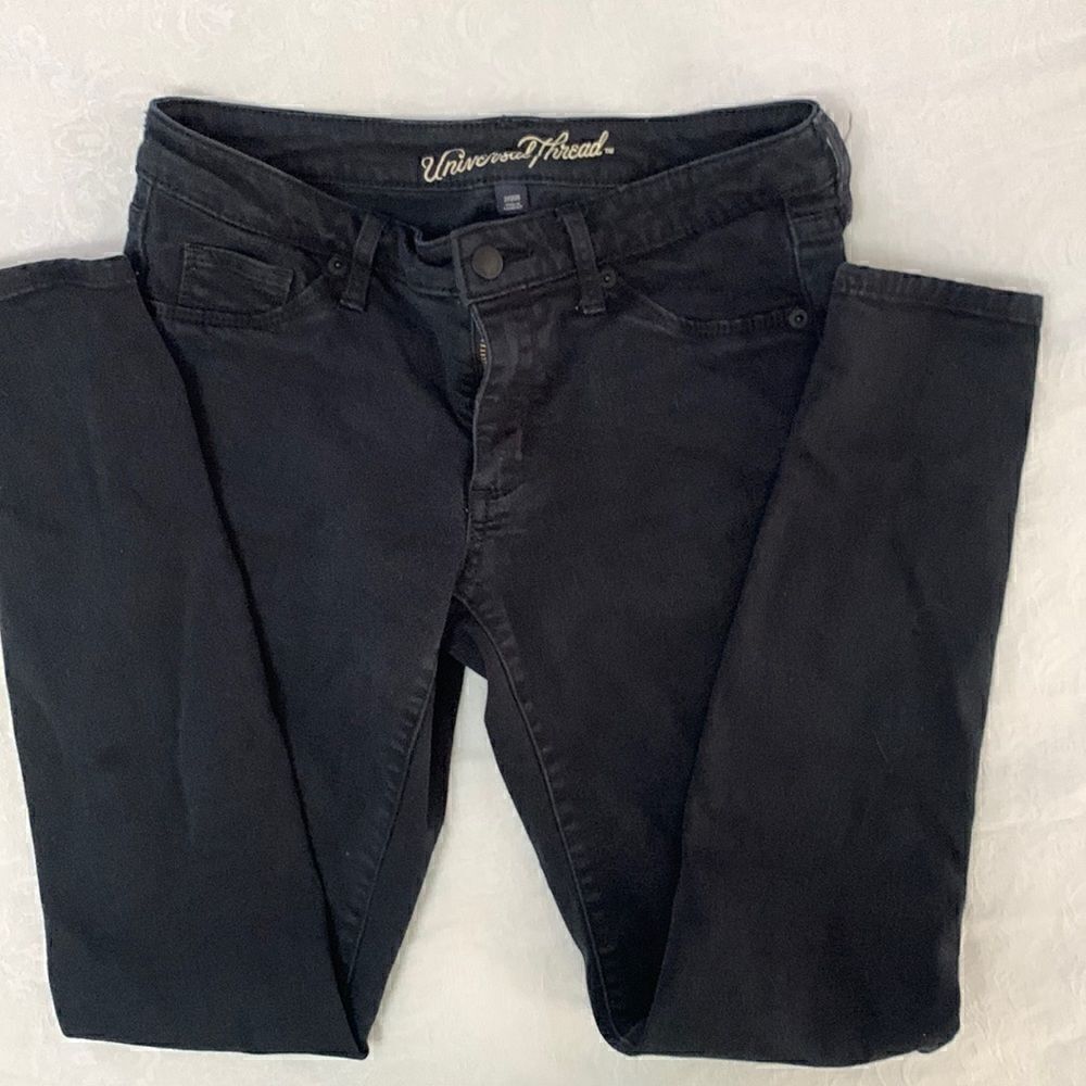 Universal Threads Black Slim Fit Straight Leg Jeans Jeggings Mid Rise Size 2 26